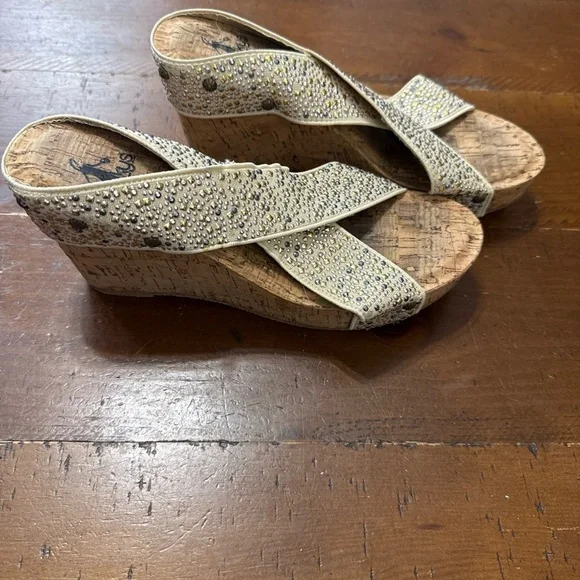 Corkys Women's Sandals with Rhinestone Embellishments - Cream and Gold size 7 - Picture 3 of 12